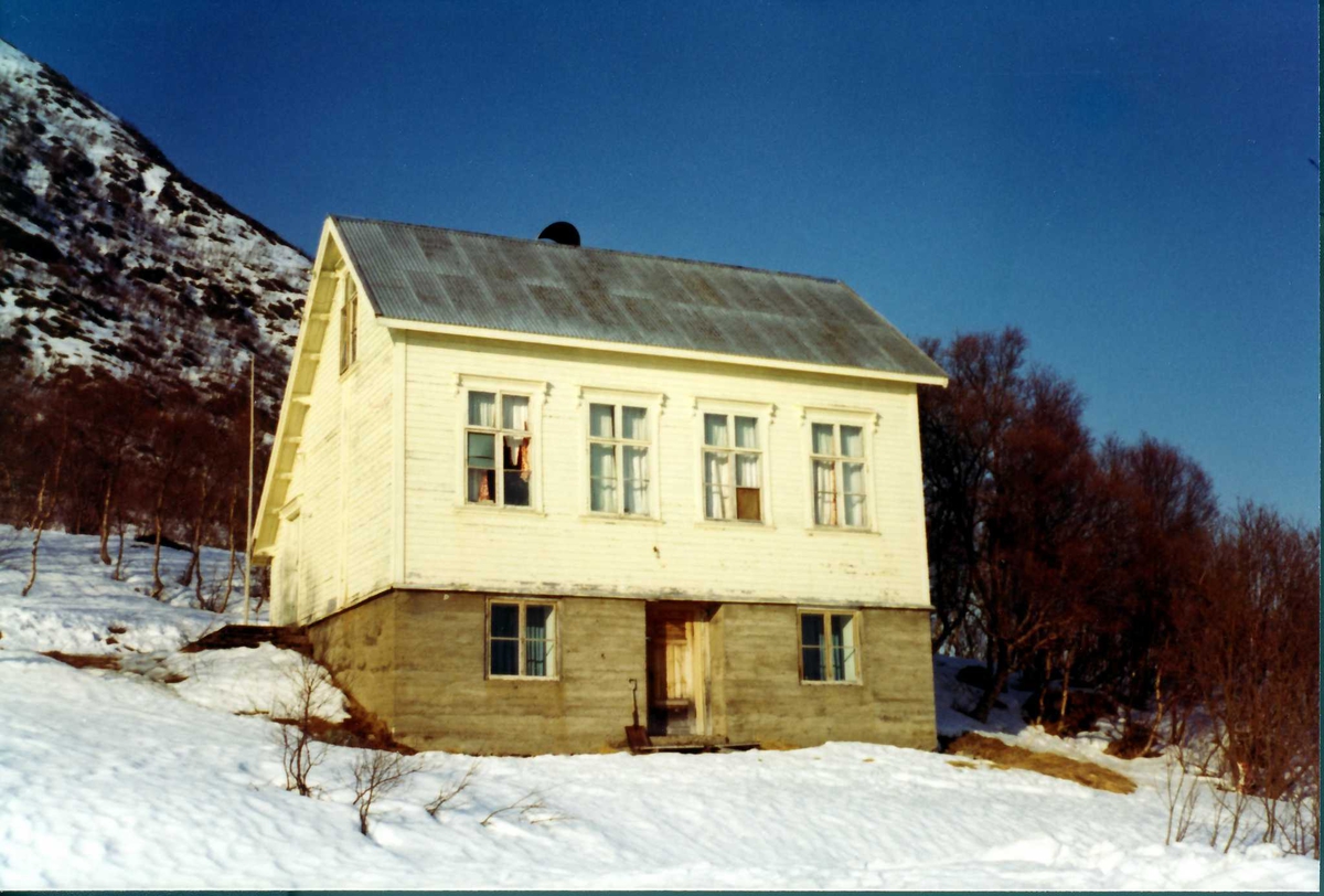 Bogen ungdomshus, Nevernes, Sortland.