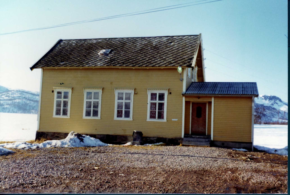 Selnes bygdehus, Sortland kommune. Bygd som skolehus i 1904, skole fram til 1946, grendehus fra 1964.