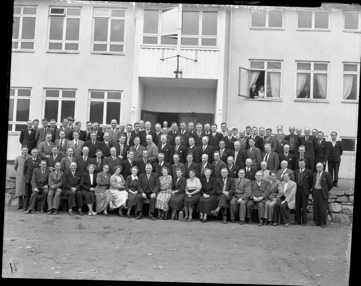 Deltakere på årsmøtet i Nordland Fylkes Fiskarlag i Alsvåg 30. juni 1954