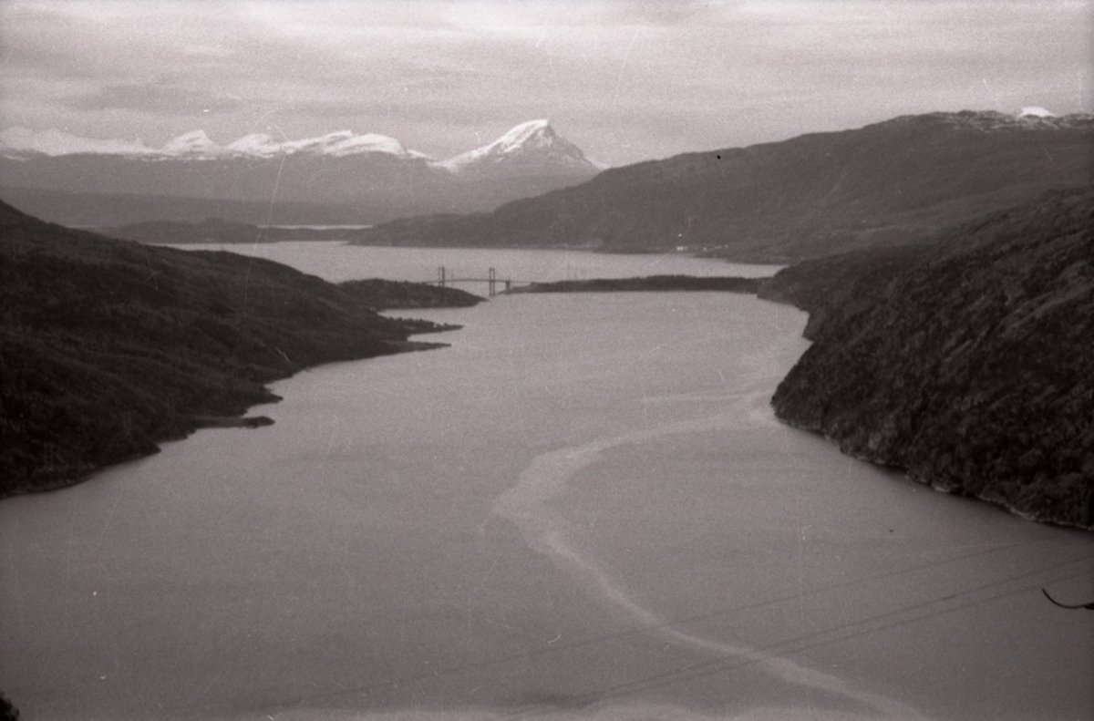 Rombaks brua. Rombaksbrua var åpnet høsten 1964.