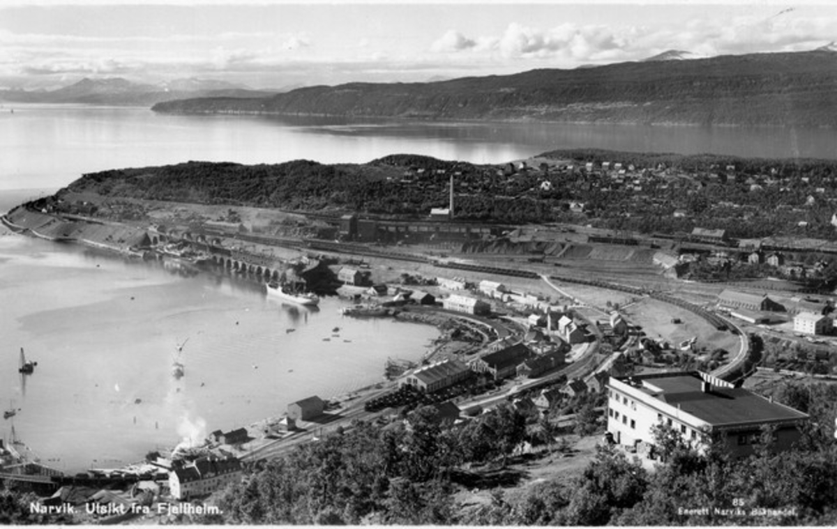 Fjellheim kafe i forgrunnen, LKAB, Narvik havn