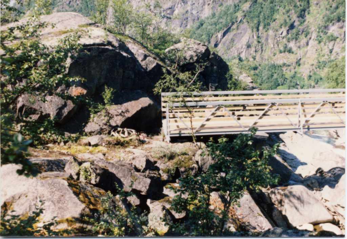 Brufeste Nedre Hundalen. Rallarveien  
Ofotbanens anleggsvei