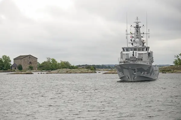 Den för specialinbjudna invigningsdagen av ubåtshallen tillh