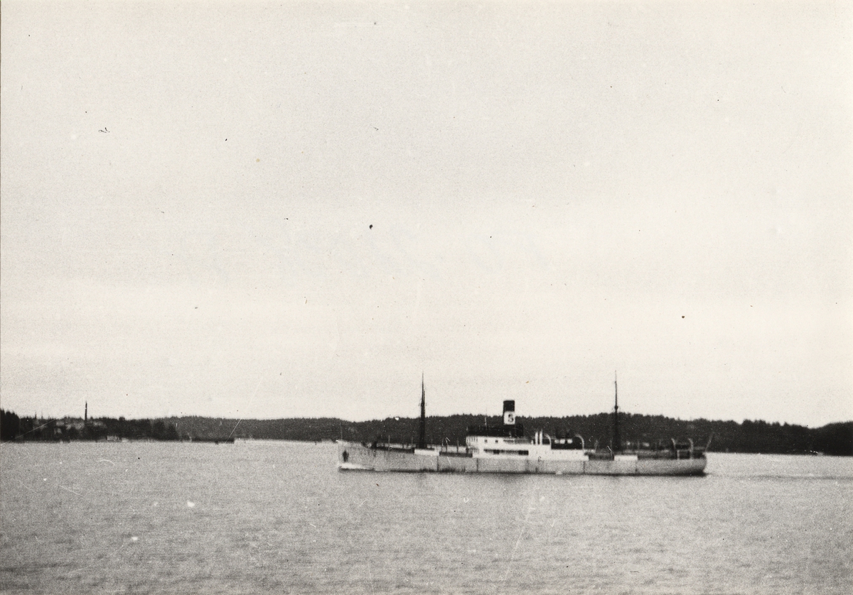 Lastångfartyget MUNIN den 5.10.1935.