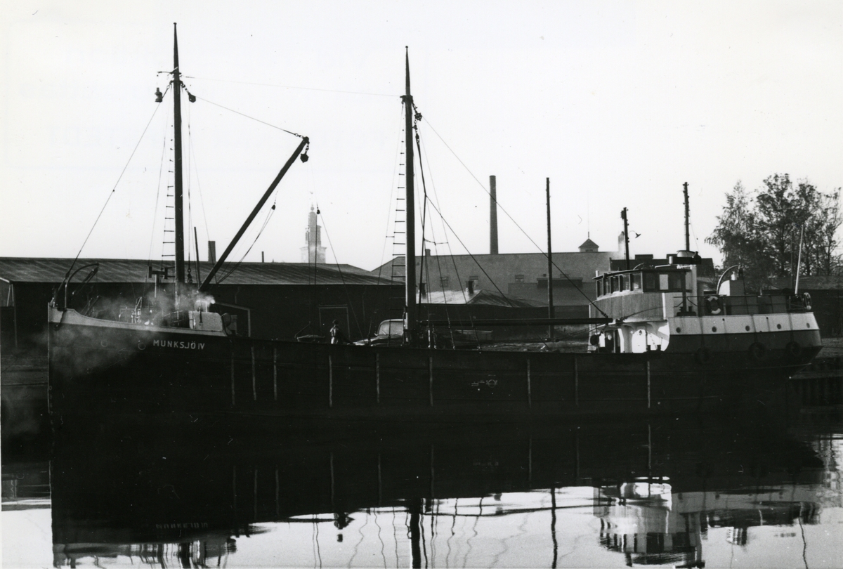 Ägare:/1952-62/: Munksjö AB. Hemort: Jönköping.