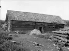 Lada, svinhus och fähus - ägare Holmens Bruk, Björksätra, Edsbro socken, Uppland 1936