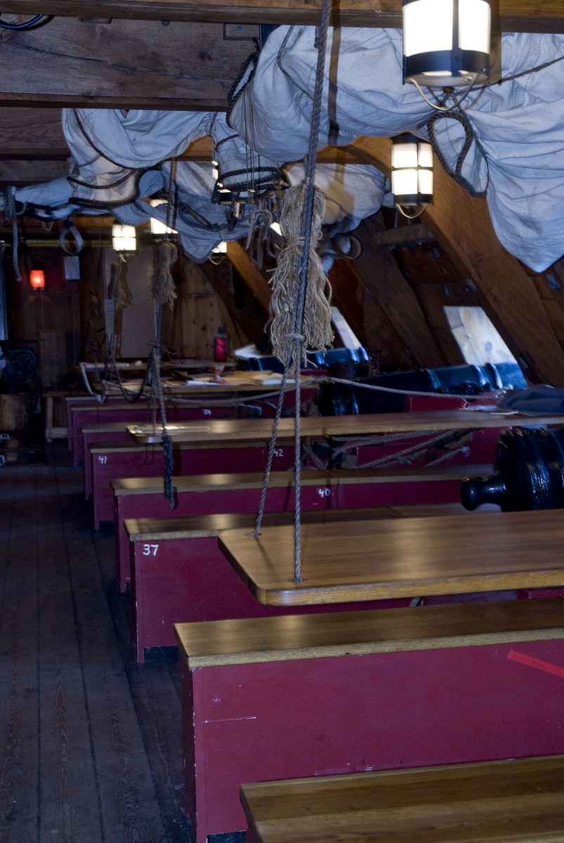 Tre seklers Flaggskepp, maj 2008.
SMM:s personal får en rundvisning på GÖTHEBORG.