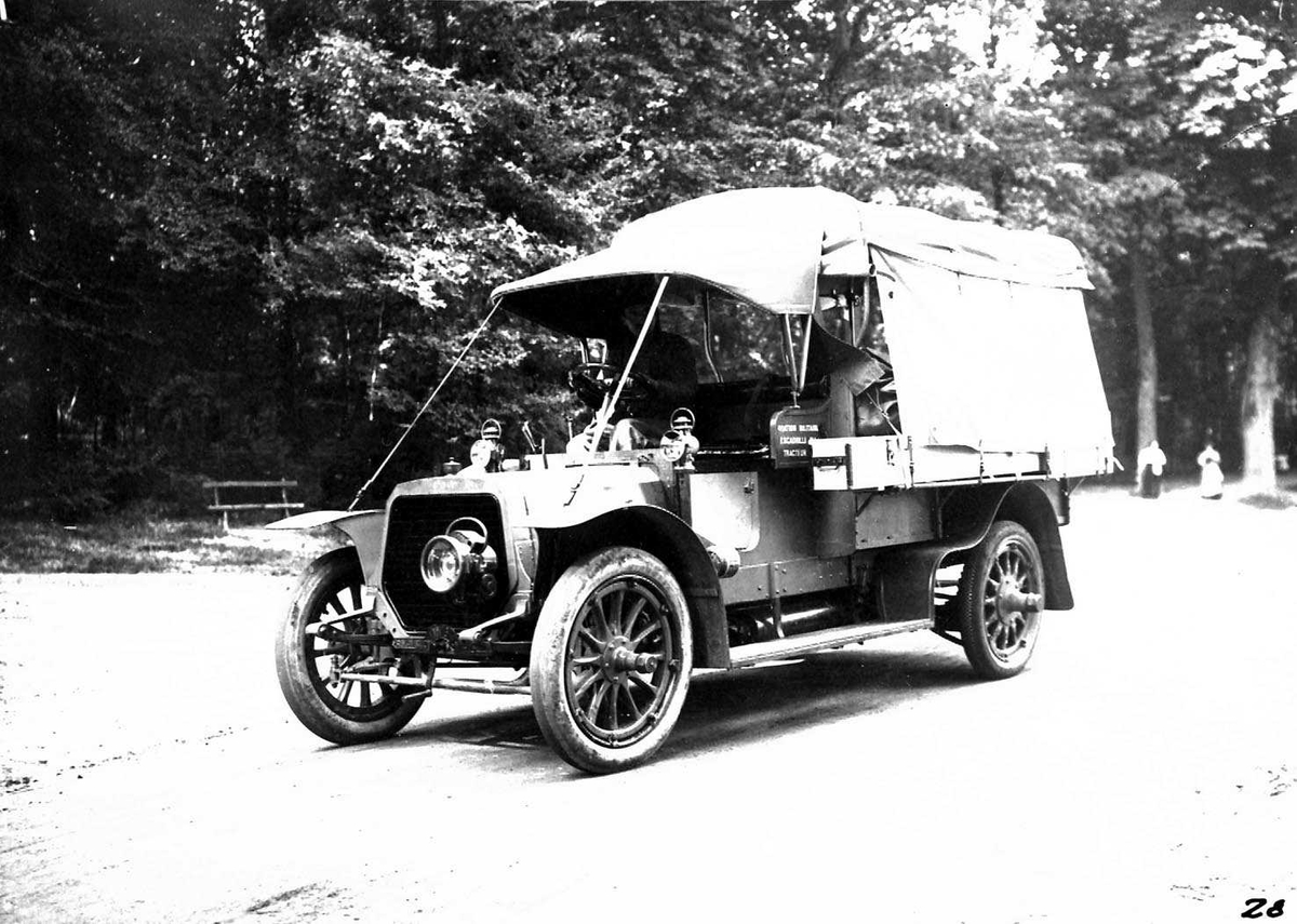 Kjøretøy, Panhard transportbil..