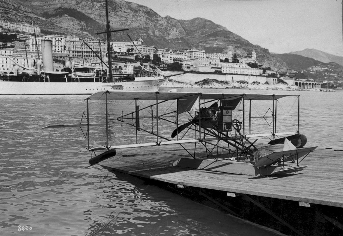 Ett fly på rampe. Sanchez Besa. Havneområde.,