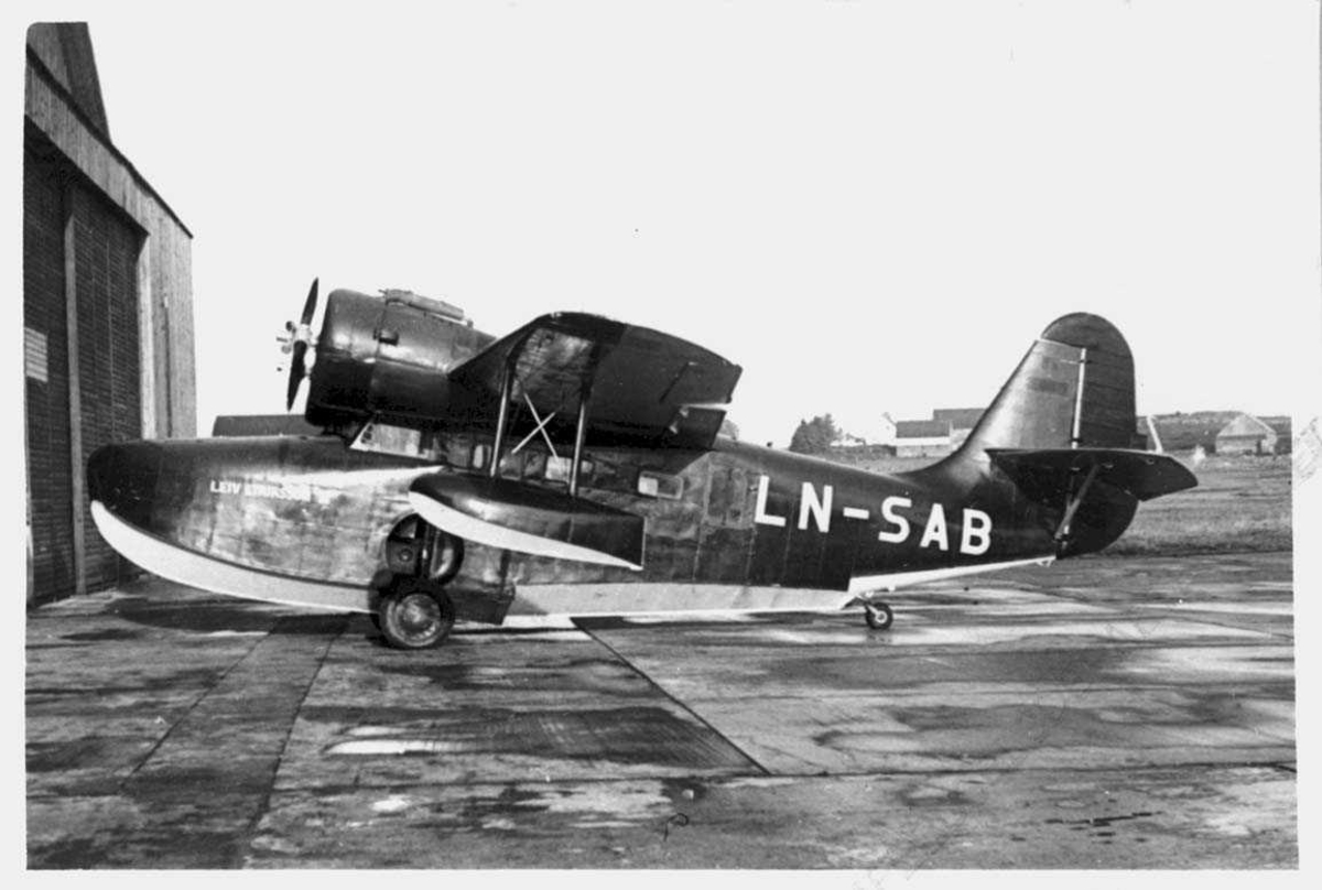 Lufthavn. Ett fly på bakken, Grumman Goose  G-21A