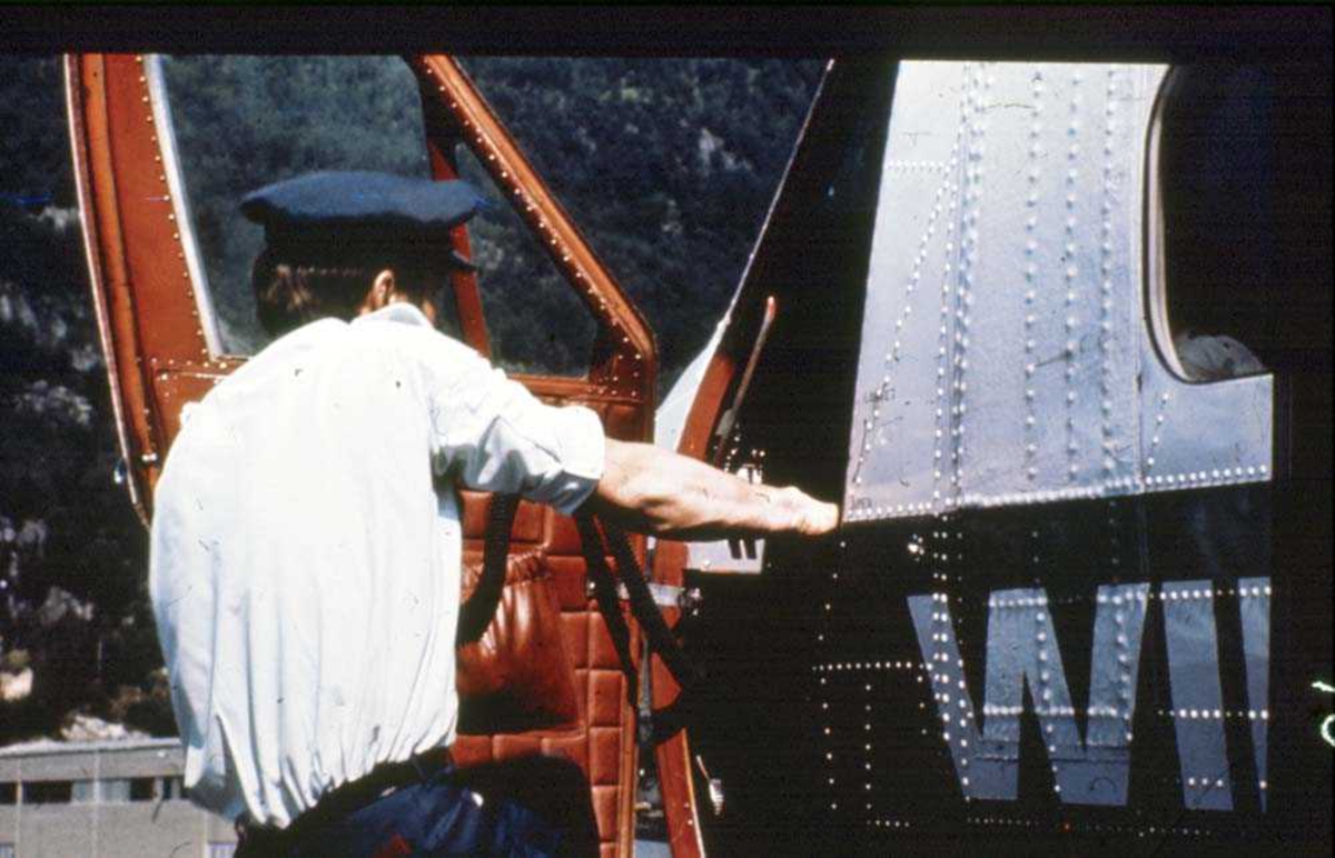 Lufthavn/Flyplass. Sogndal. Flykaptein (flyger/pilot). DHC-6-300 Twin Otter fra Widerøe.