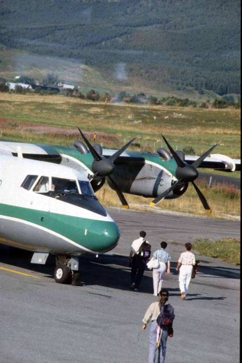 Lufthavn/Flyplass. Stokmarknes/Skagen. Ett fly, LN-WFI,
De Havilland Canada DHC-7-102 Dash7 fra Widerøe.