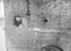 Före detta pansarbåten THULE som skjutmål.