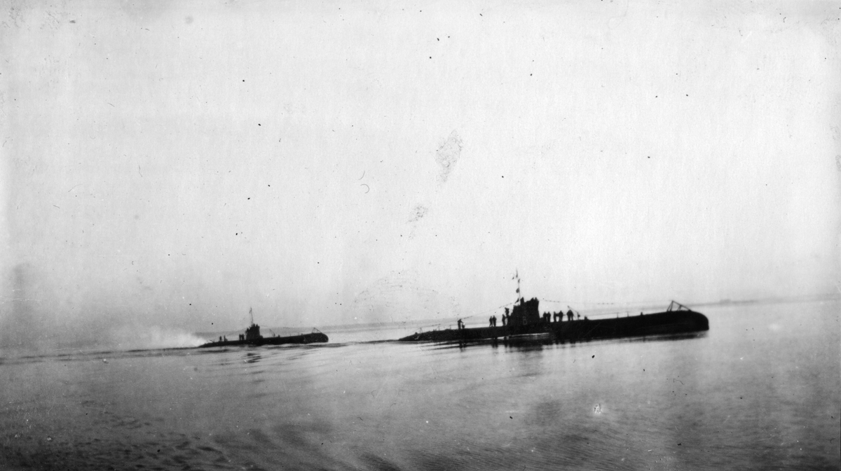 Ubåten "Uttern" uppe över ytan 1922-1923.