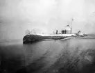 Ubåten Uttern fotograferad på havet. Fotot taget mot fören.
