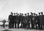 En grupp sjöofficerare uppställda på pansarskeppet Oscar II.