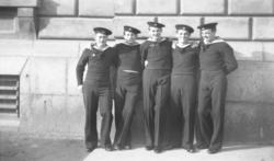 En grupp skeppsgossar