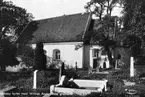 Nättraby kyrka med Wittus Anderssons gravvård. Karlskrona, vykort