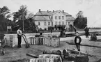 Karlskrona/Stockholms bryggan omkring 1905-10 
Bakgrund Palandiska huset.