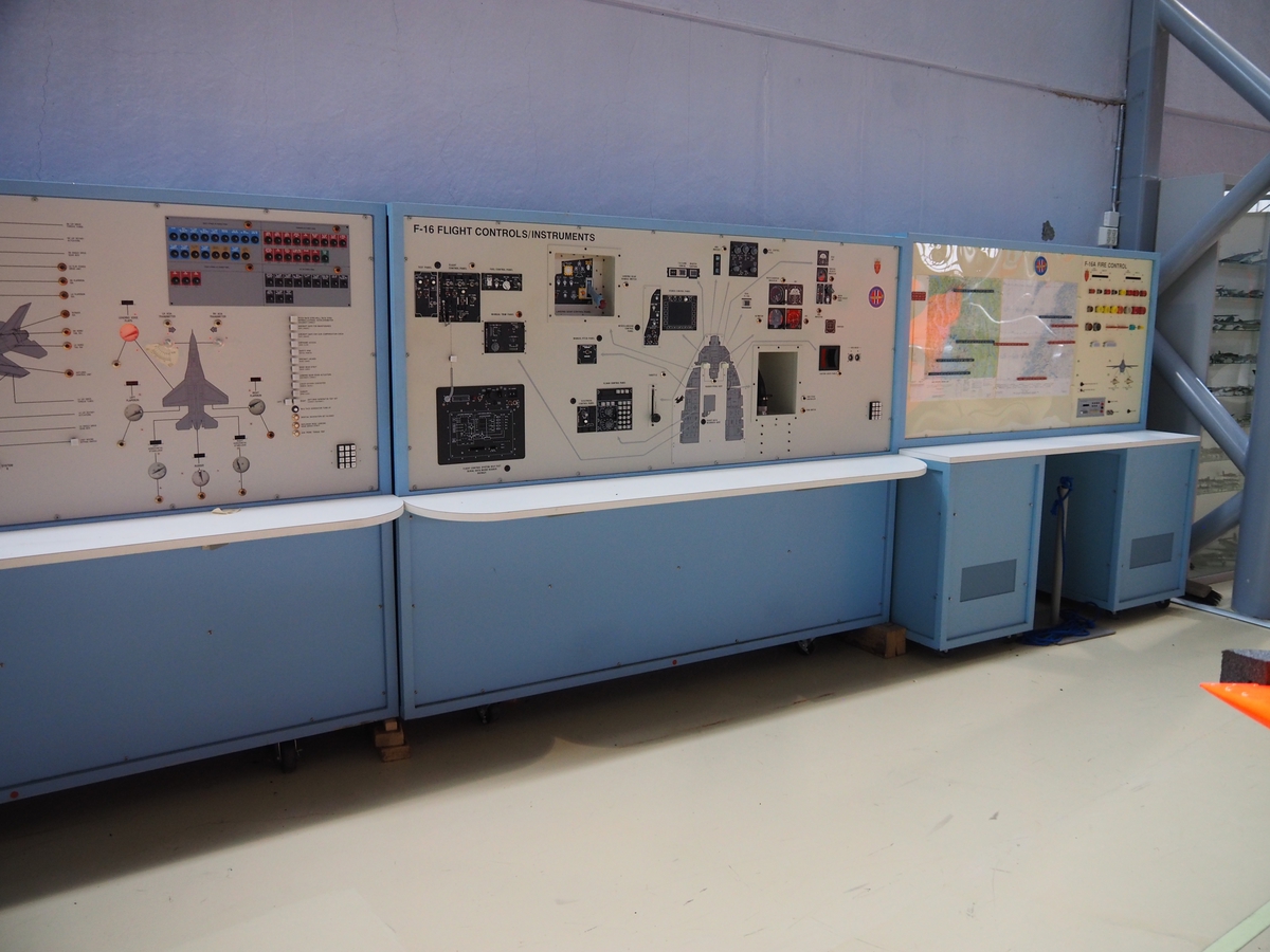 Trainer Flight Control- inst system F-16A