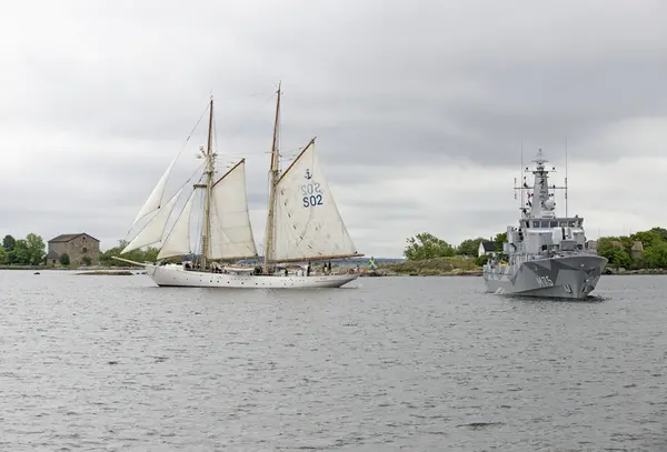 Den för specialinbjudna invigningsdagen av ubåtshallen tillh