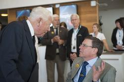 Den för specialinbjudna invigningsdagen av ubåtshallen tillh