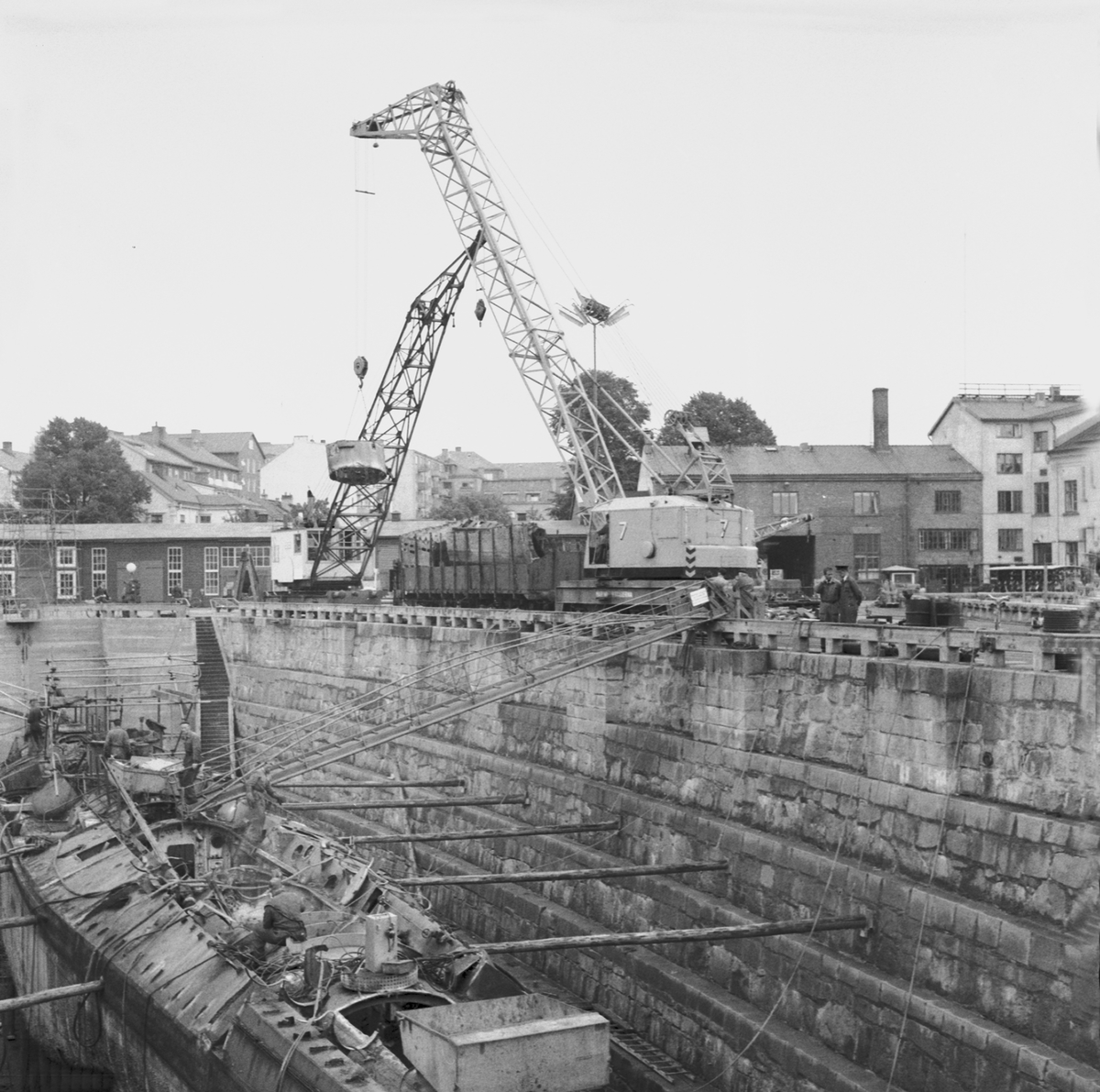 V10893