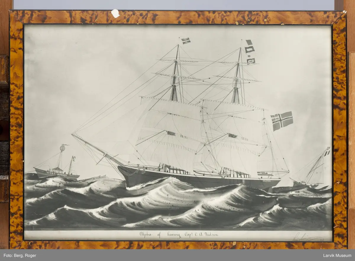 Bark Alpha av Larvik i åpen sjø. Fyrskipet West-Hinder i bakgrunnen til venstre.