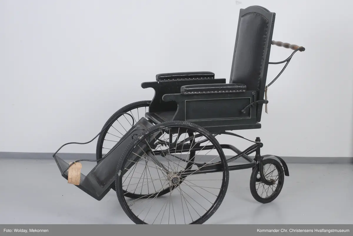 Stilisert, enkelt motiv, striper foran på sete og bakhjul