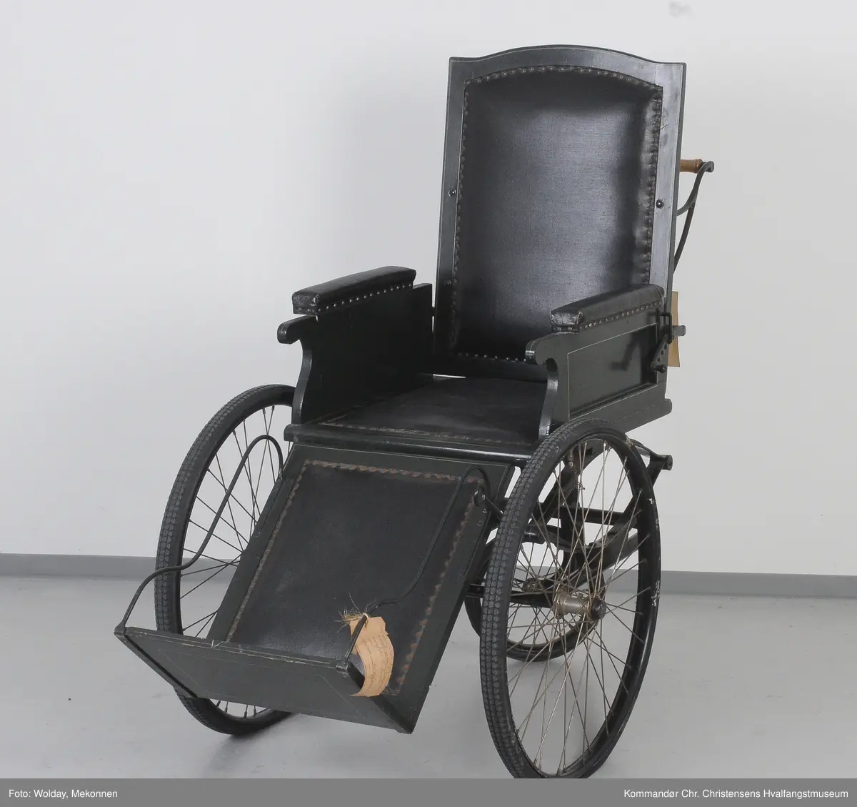 Stilisert, enkelt motiv, striper foran på sete og bakhjul