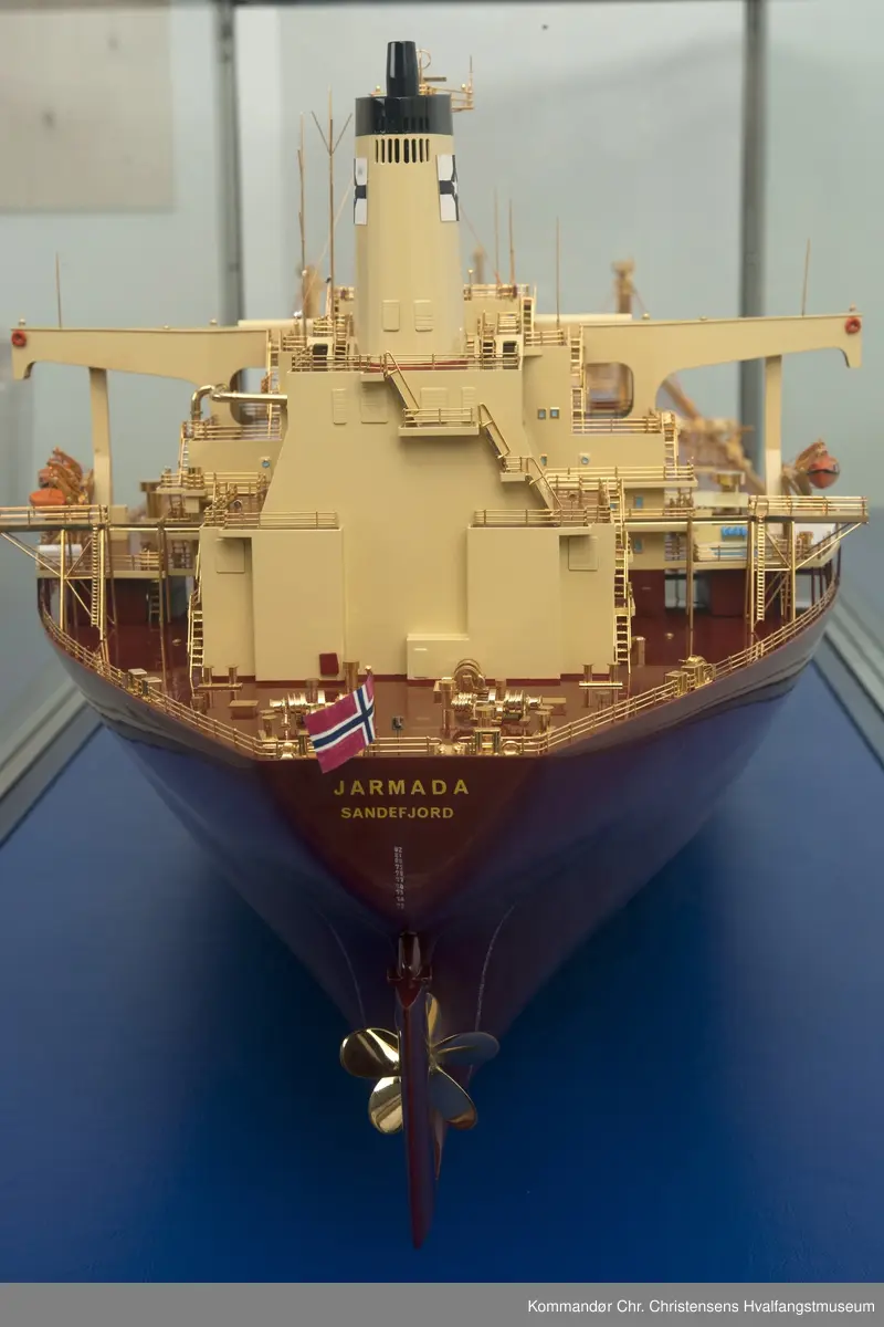 Skipsmodell i glassmonter