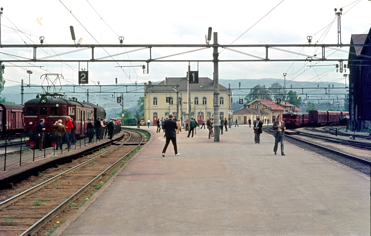 Hønefoss stasjon. Ekstratog til Bergen for Norsk Jernbaneklubb.