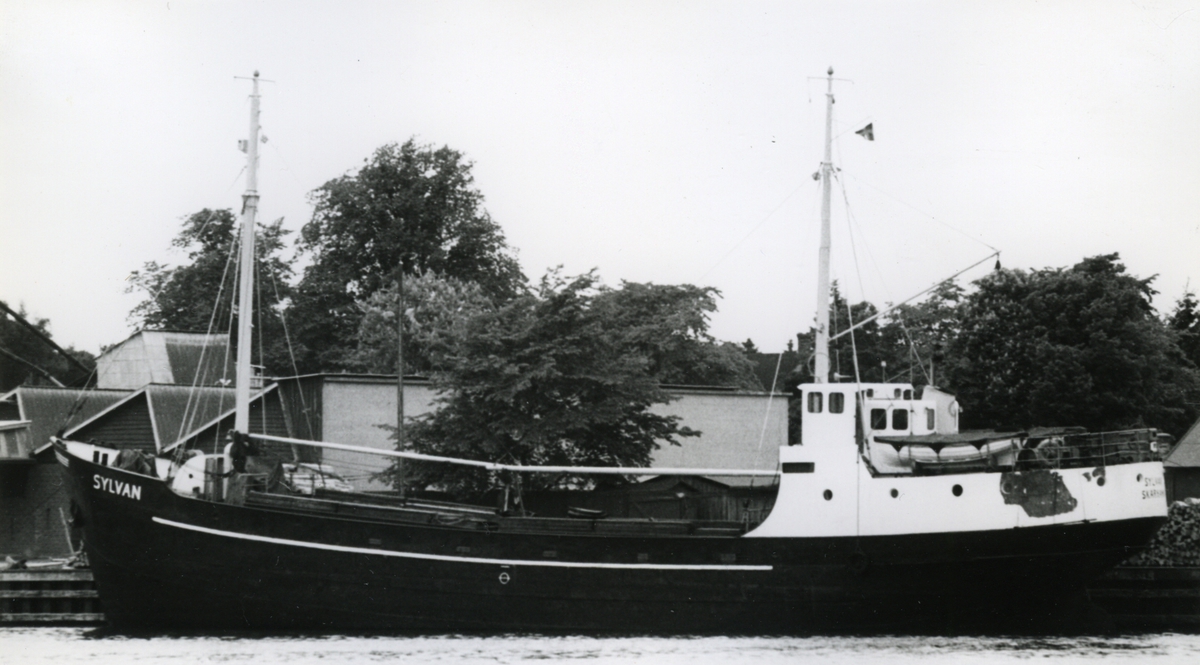 Ägare:/1954-63/: Sam Pettersson. Hemort: Skärhamn.