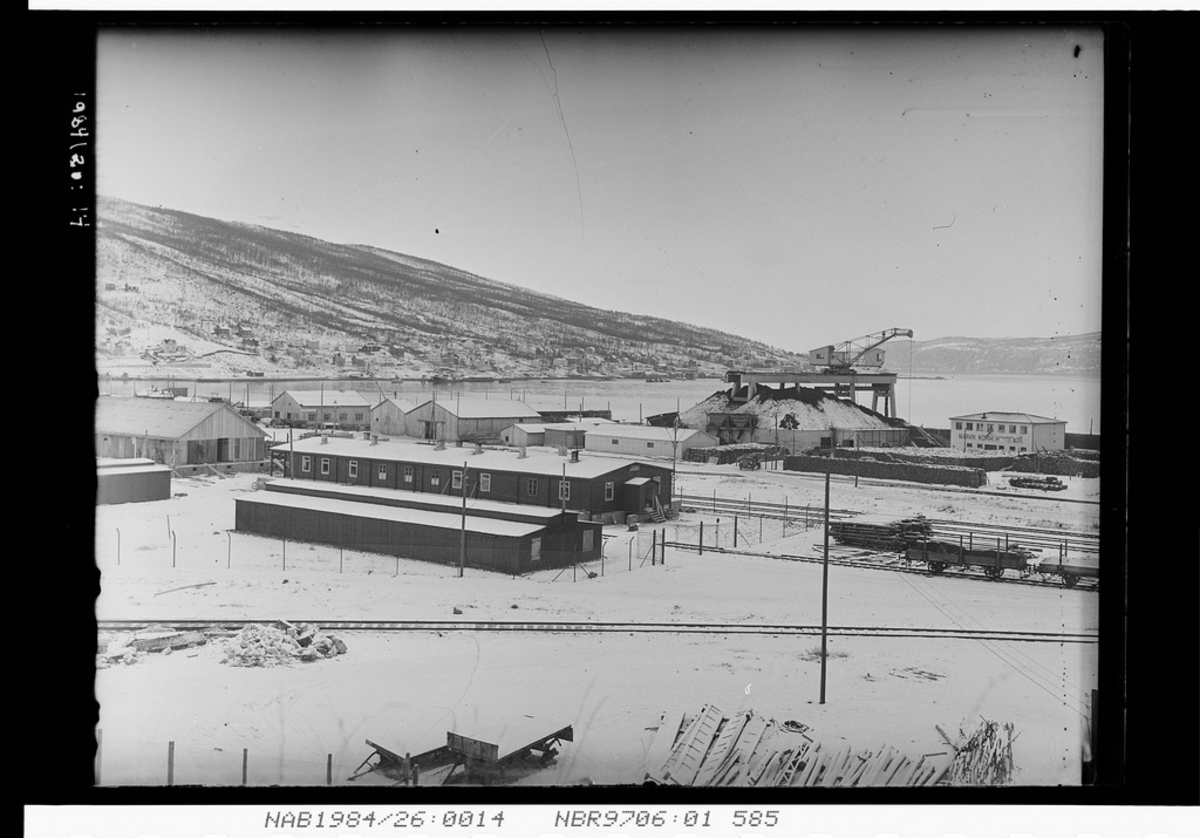 Fagernes kaia, kullkrana.
