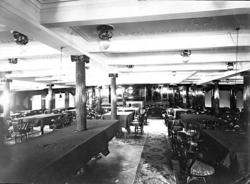 Första klass matsalen på Svenska Amerika Liniens DROTTNINGHO