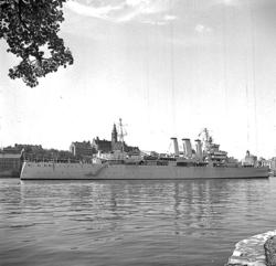 Den brittiska kryssaren HMS DEVONSHIRE på Stockholms ström u