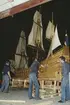 Vasamodellen passas in på Vasamuseet. Fr v Lars Thorhagen, Carl-Gunnar Olsson och Ingvar Jörpeland.