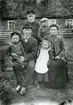 Estniska skeppsbyggaren Ado Wammus 1869-1940 med maka och barnen Valdemar, Daniel,Heino och Helmi.
Ösel Lümmada sn.
