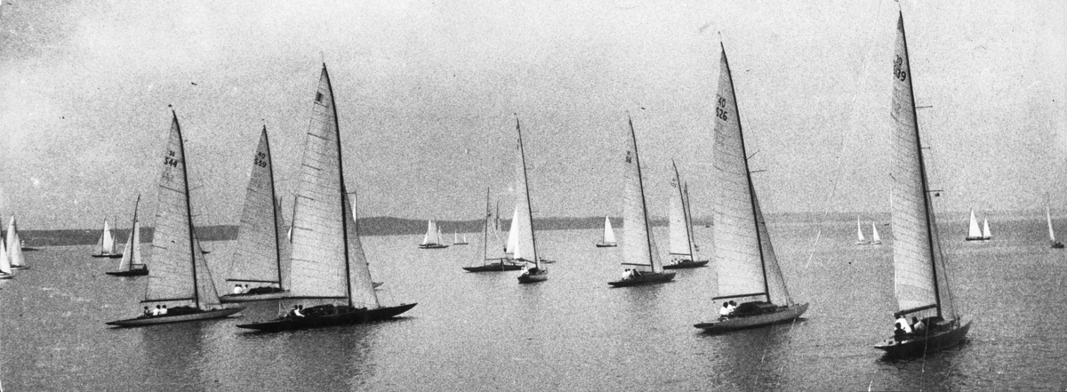 "40:an Boja, Birger Gustafsson SSS 3:e fr. vänster"
"40 m² SK-klassen"