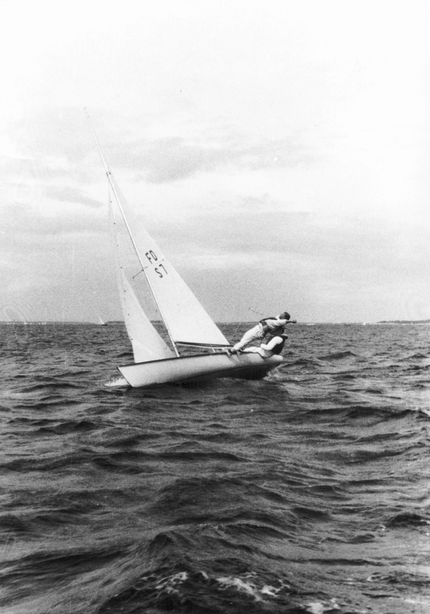 "'Flying Dutchman'" "FD S7 L. Hellman"