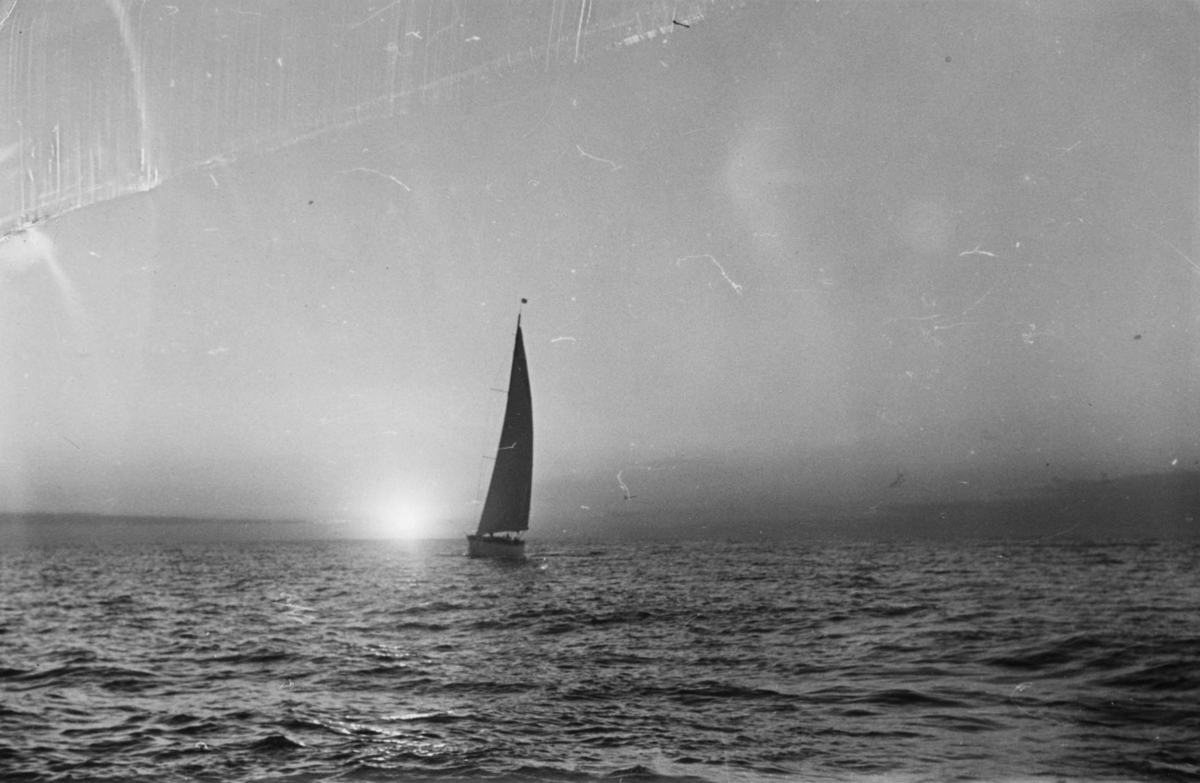 En mycket suddig NK-logotyp visar att kopian gjorts på Nordiska Kompaniets fotoavdelning.