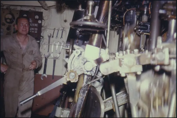 [text på ursprungliga diaramen:] "Bohuslän, maskinrum 28/6 -