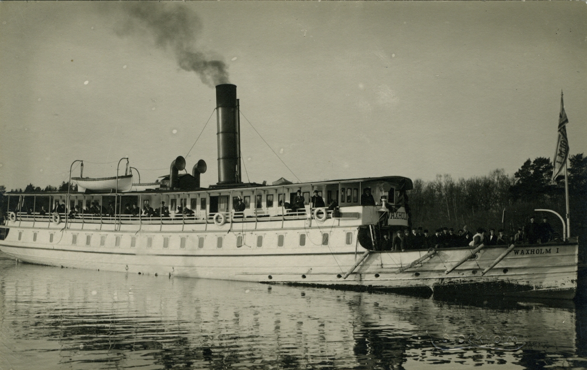 Skärgårdsbåten WAXHOLM I med passagerare.