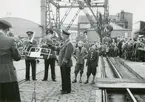 Ceremonier vid passagerarmotorfartyget GRIPEN av Malmö, sjösättning i Aahlborg, Danmark, 19/10 1955.