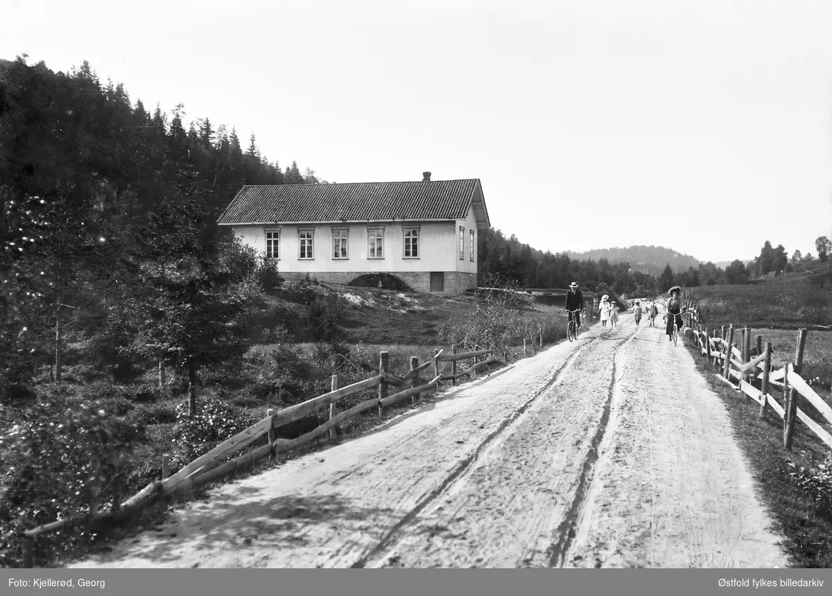 Ukjent skole eller bedehus i Tvedestrand  1910.