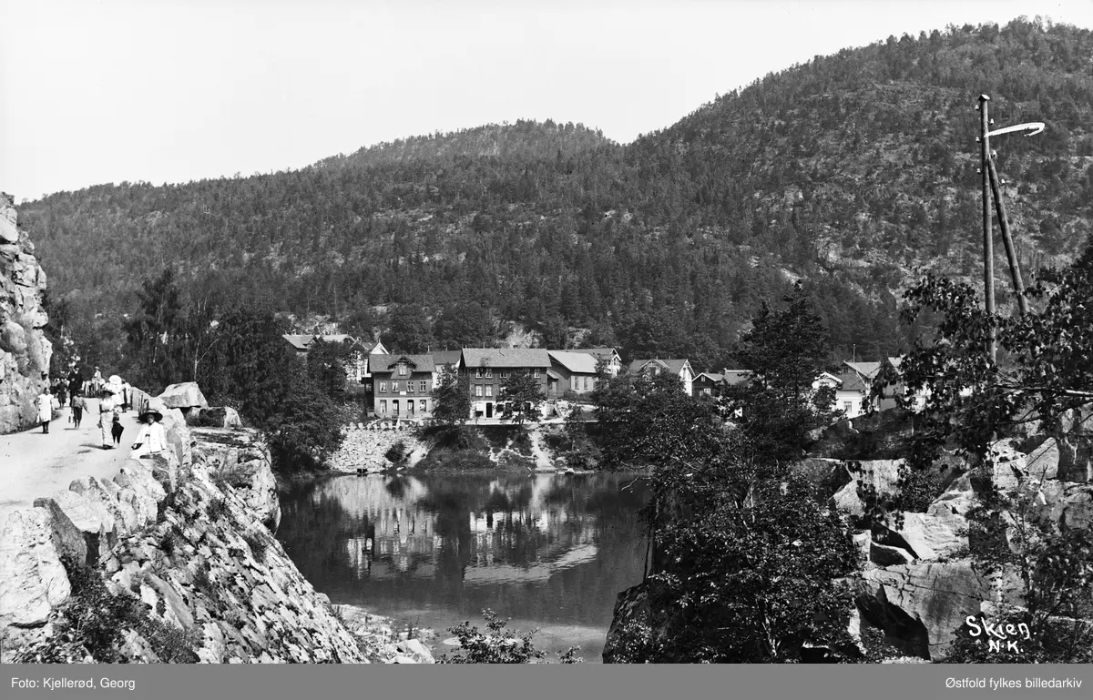 Skotfoss Telemark. Landevei med stabbesteiner til venstre.