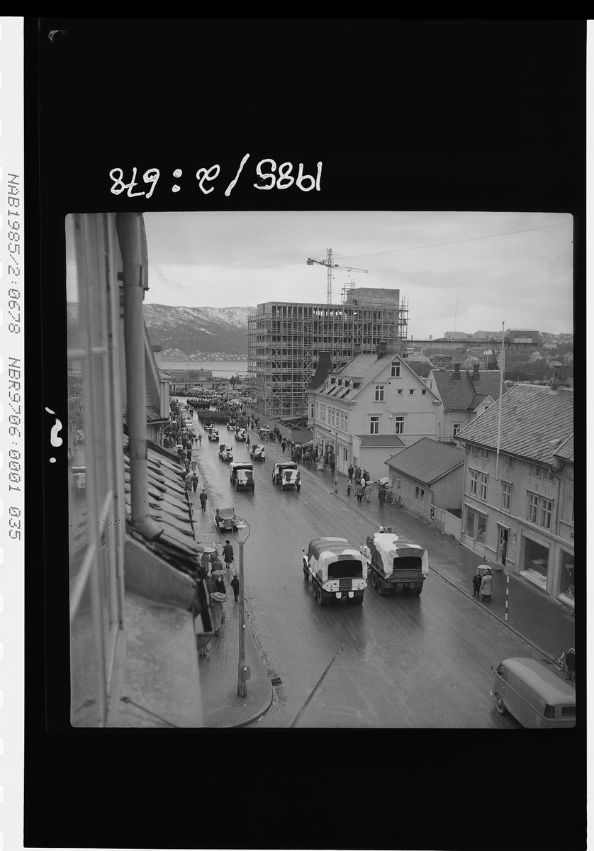 Militærparade på NATO - dagen 1959 Rådhuset under bygging