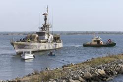 Musei robotbåten VÄSTERVIK bogseras ifrån Marinmuseum i Karl