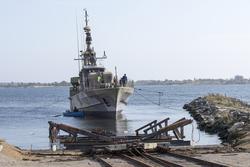 Musei robotbåten VÄSTERVIK har bogserats ifrån Marinmuseum i