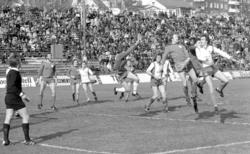 Fotboll, IFK Sundsvall-AIK 0-1. Spelarskador, massör och läk